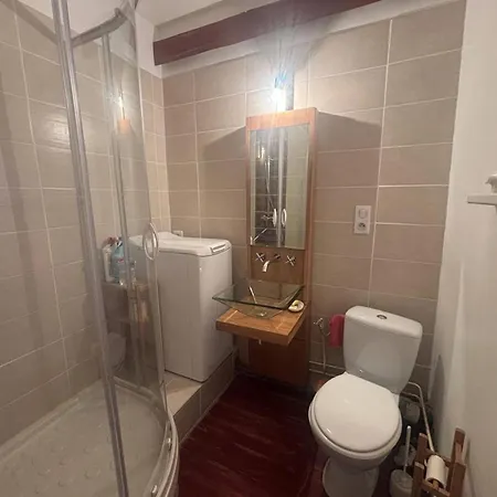 Avec Ascenseur, Ideal Couple Ou Famille, Fonctionnel Et Bien Equipe - Fr-1-593-136 Appartement
