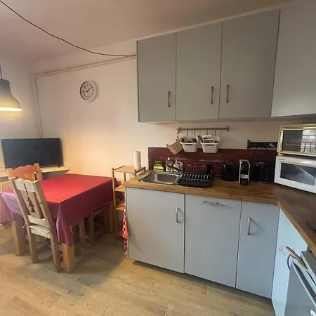 Lägenhet Avec Ascenseur, Ideal Couple Ou Famille, Fonctionnel Et Bien Equipe - Fr-1-593-136