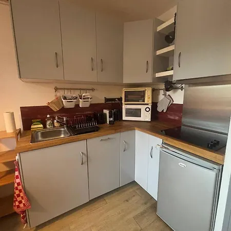 Avec Ascenseur, Ideal Couple Ou Famille, Fonctionnel Et Bien Equipe - Fr-1-593-136 Appartement *